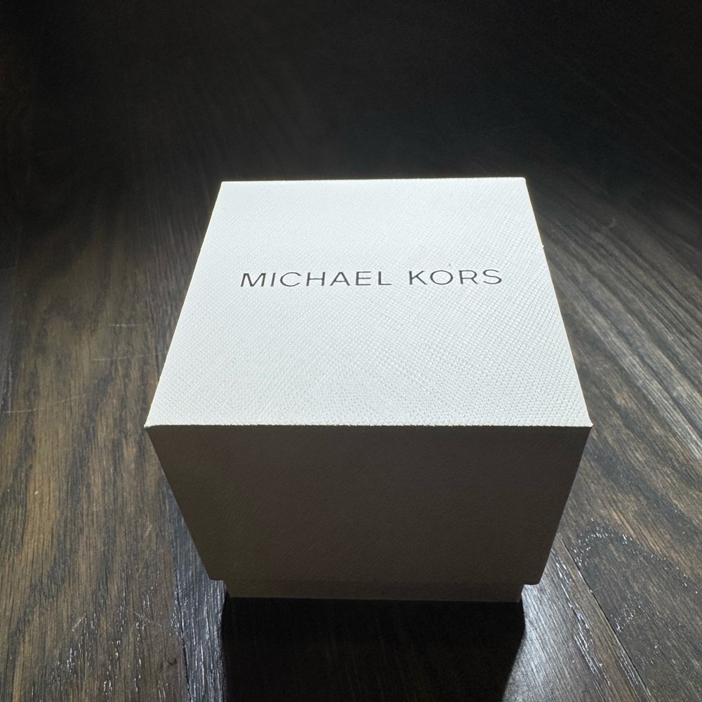 Michael Kors Pink and Gold Women's Watch - Picture 9 of 9